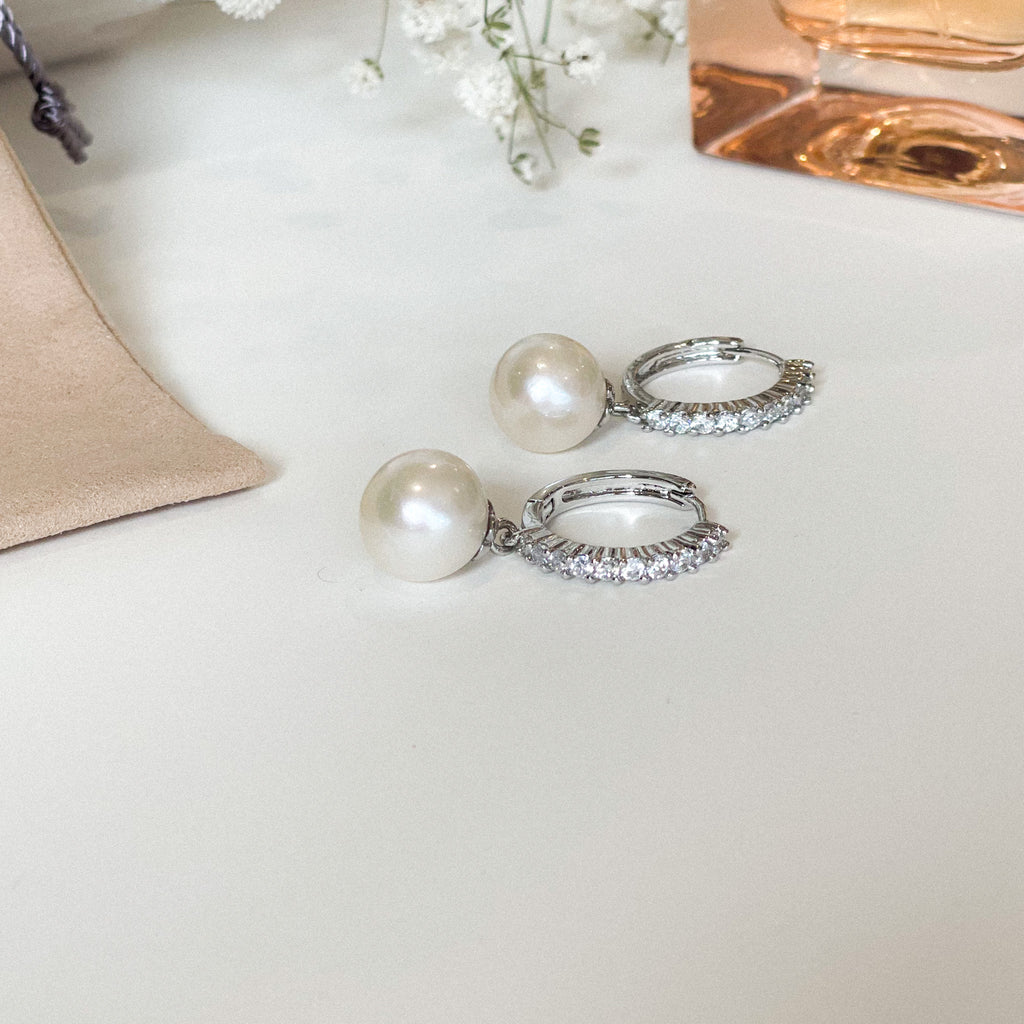 Une Femme Freshwater water pearl Pendant and Emile Loop Earrings Set