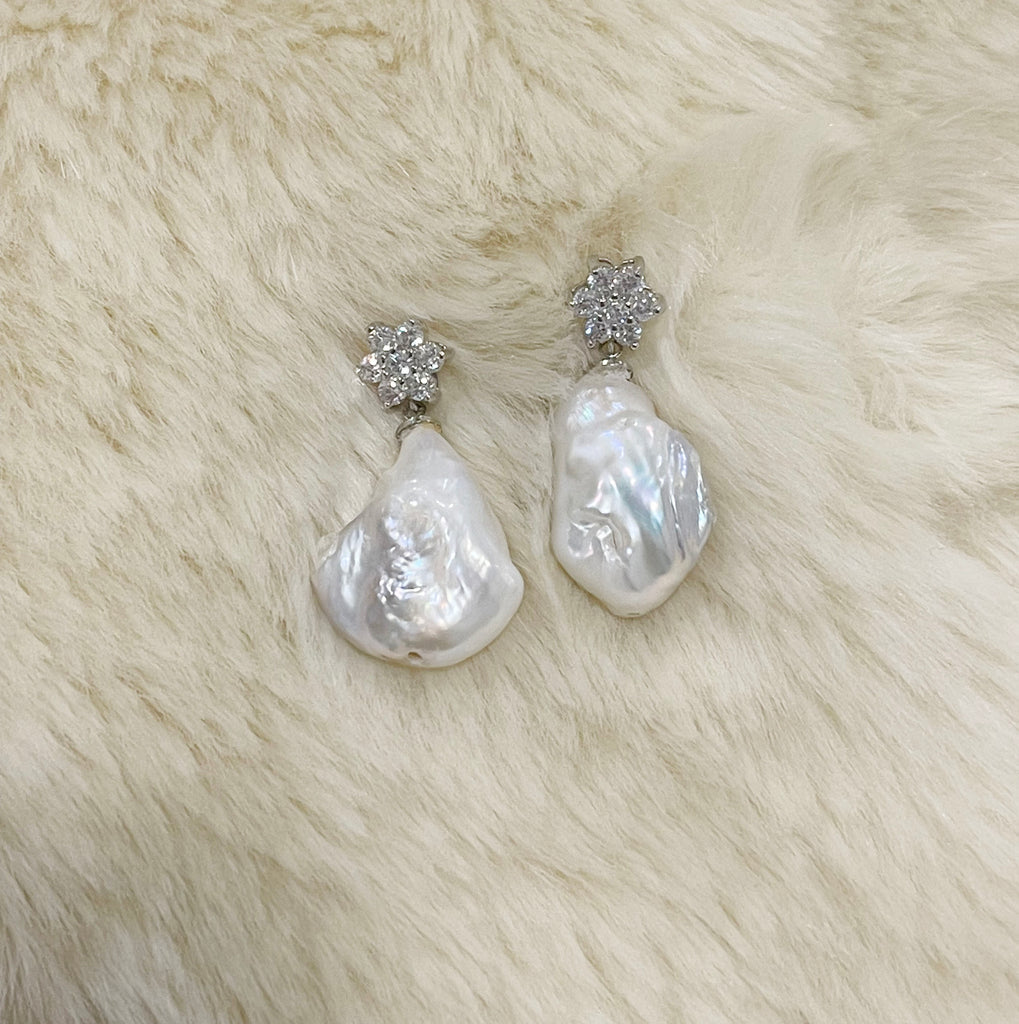 Esperanza Baroque Pearl Earrings